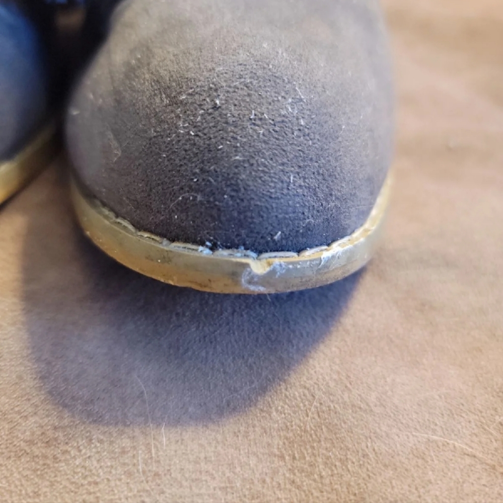 Shoes - Picture 3 of 4